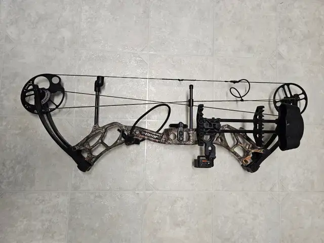 Compound Bow - Bear Archery 'Marshall'  $375 - Photo 2