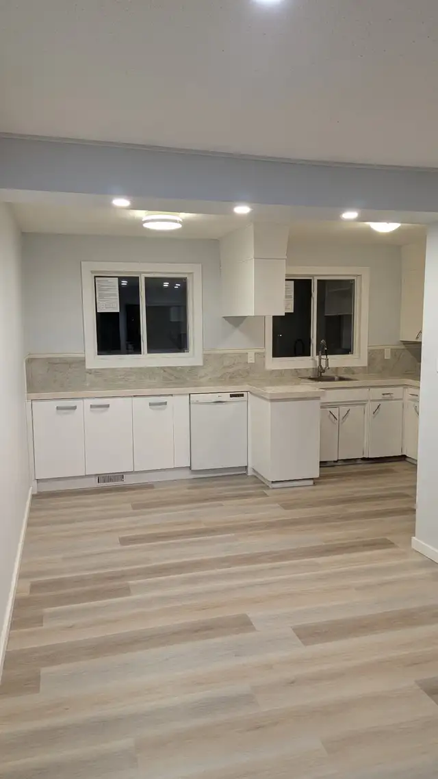 St Albert Upper Floor  Bungalow - Photo 2