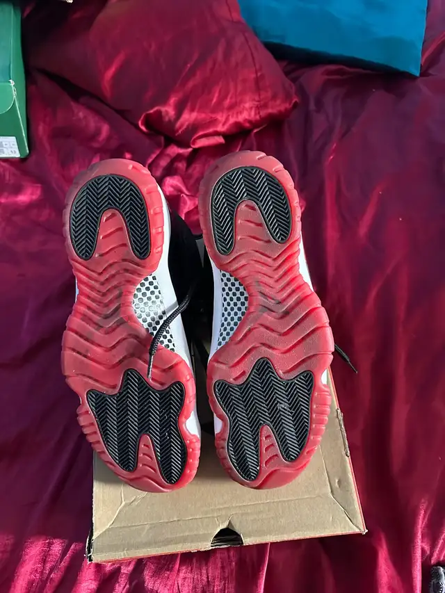 Air Jordan 11 Retro "Bred" (2019) – Size 13 – Like New - Photo 3