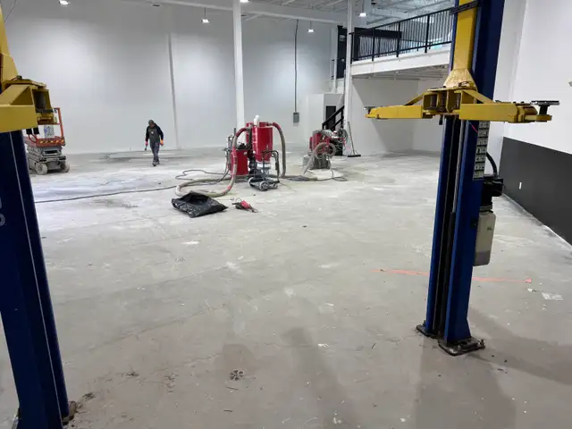 warehouse floor grinding / coating / sealing - Photo 7