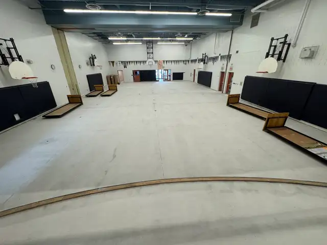 warehouse floor grinding / coating / sealing - Photo 10