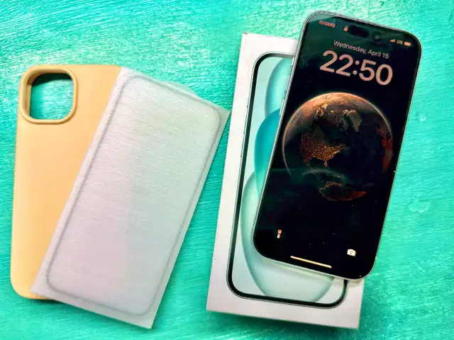 iPhone 15 128GB / with accessories