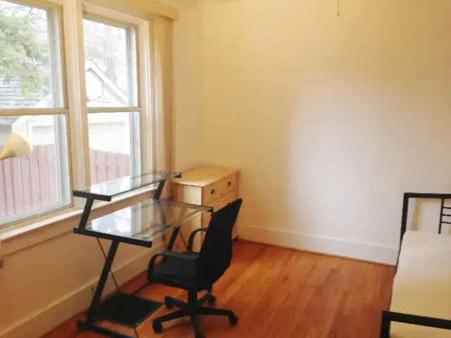 GRAD HOUSE.Grad Students ONLY. 1 Unit wth Pvt Ensuite Bathrm - Photo 10