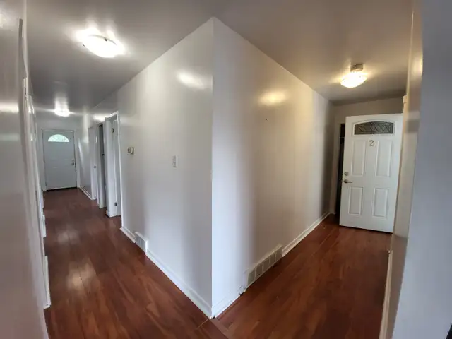 Students: Large, Clean Room Near Carleton U. Water included! - Photo 2