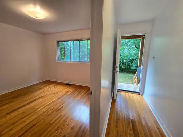 Students: Large, Clean Room Near Carleton U. Water included! - Photo 6