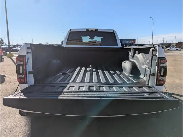 2024 Ram 3500 Big Horn 6.7L Diesel/Dually/Nav/Cam/DELETED - Photo 11