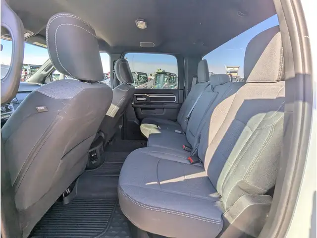 2024 Ram 3500 Big Horn 6.7L Diesel/Dually/Nav/Cam/DELETED - Photo 17