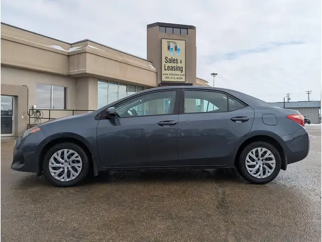 2018 Toyota Corolla LE Touchscreen/Heated Seats/Heated Wipers - Photo 2