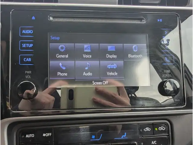 2018 Toyota Corolla LE Touchscreen/Heated Seats/Heated Wipers - Photo 3