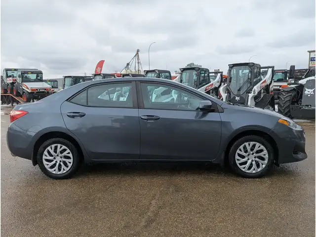 2018 Toyota Corolla LE Touchscreen/Heated Seats/Heated Wipers - Photo 8