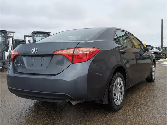 2018 Toyota Corolla LE Touchscreen/Heated Seats/Heated Wipers - Photo 9