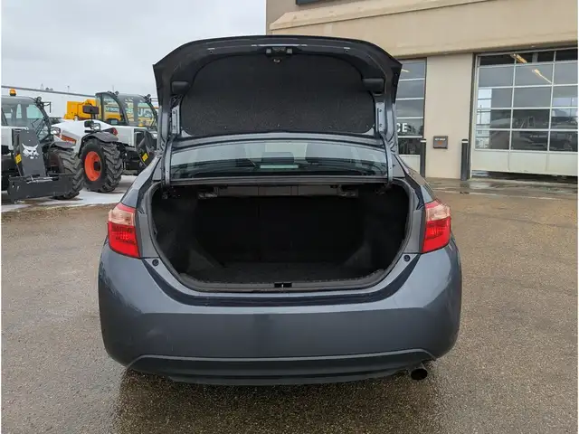 2018 Toyota Corolla LE Touchscreen/Heated Seats/Heated Wipers - Photo 11