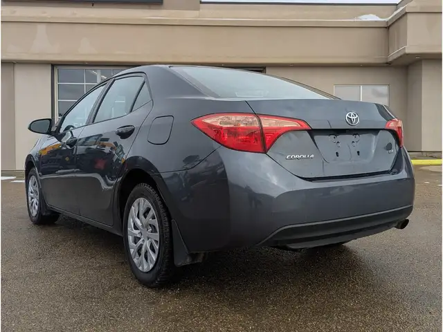 2018 Toyota Corolla LE Touchscreen/Heated Seats/Heated Wipers - Photo 12