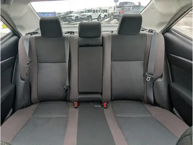 2018 Toyota Corolla LE Touchscreen/Heated Seats/Heated Wipers - Photo 17