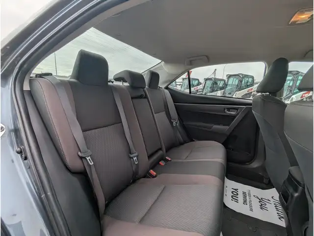 2018 Toyota Corolla LE Touchscreen/Heated Seats/Heated Wipers - Photo 18