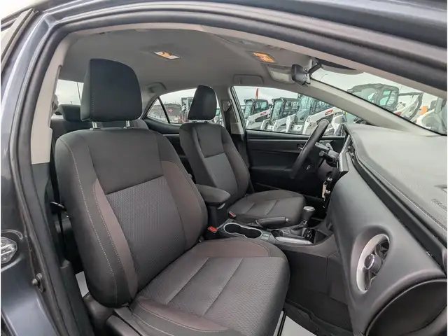2018 Toyota Corolla LE Touchscreen/Heated Seats/Heated Wipers - Photo 19