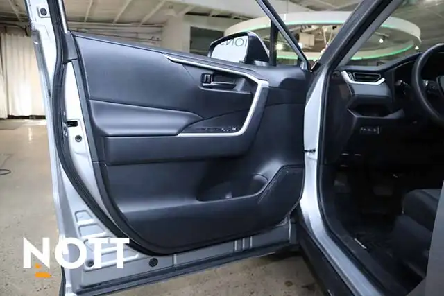 2019 TOYOTA RAV-4 LE - | TWO SETS OF WHEELS | LOW KM - Photo 10