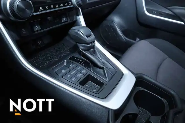 2019 TOYOTA RAV-4 LE - | TWO SETS OF WHEELS | LOW KM - Photo 12