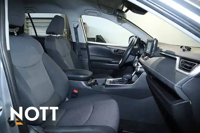 2019 TOYOTA RAV-4 LE - | TWO SETS OF WHEELS | LOW KM - Photo 16