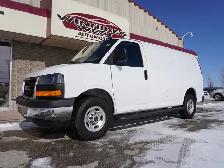 2023 GMC Savana Cargo Van 2500 RWD 135\' LOW KMS, CLEAN, READY F - Photo 3