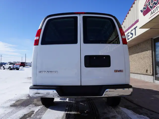 2023 GMC Savana Cargo Van 2500 RWD 135\' LOW KMS, CLEAN, READY F - Photo 11