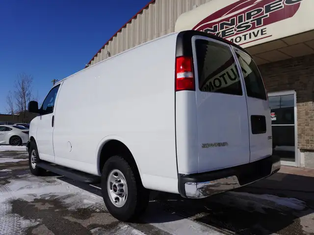 2023 GMC Savana Cargo Van 2500 RWD 135\' LOW KMS, CLEAN, READY F - Photo 12