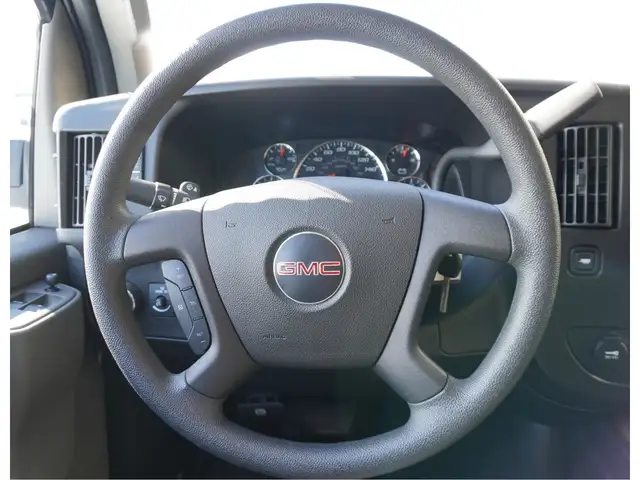 2023 GMC Savana Cargo Van 2500 RWD 135\' LOW KMS, CLEAN, READY F - Photo 18