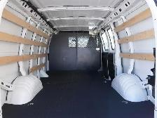 2023 GMC Savana Cargo Van 2500 RWD 135\' LOW KMS, CLEAN, READY F - Photo 31