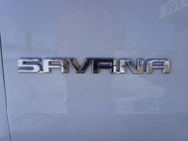 2023 GMC Savana Cargo Van 2500 RWD 135\' LOW KMS, CLEAN, READY F - Photo 34