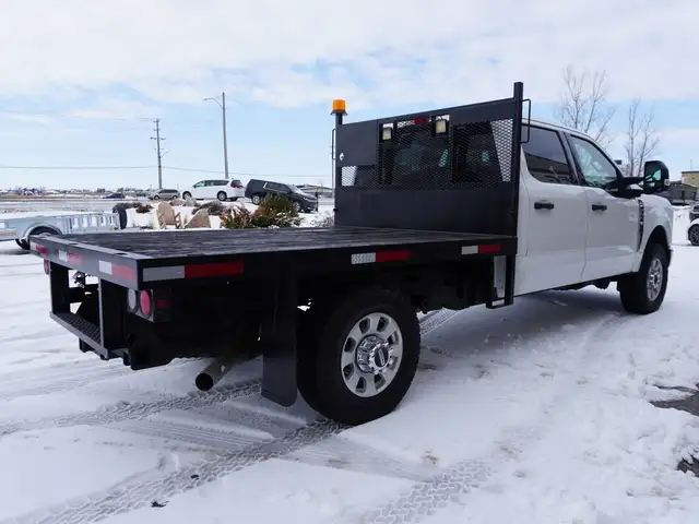 2023 Ford F-350 Godzilla 7.3 L | FLAT DECK | XLT Premium - Photo 8