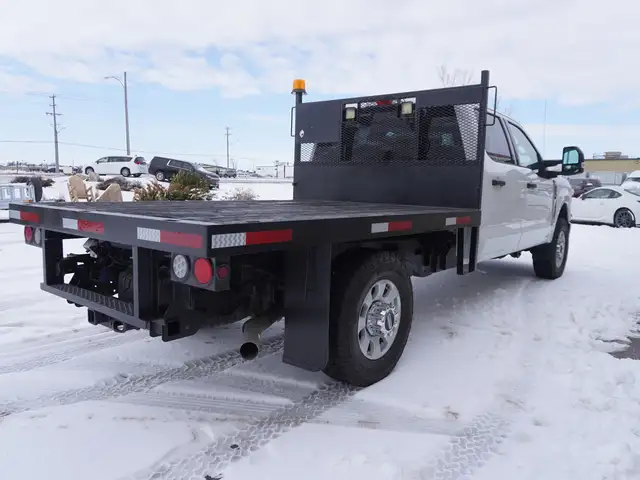 2023 Ford F-350 Godzilla 7.3 L | FLAT DECK | XLT Premium - Photo 9