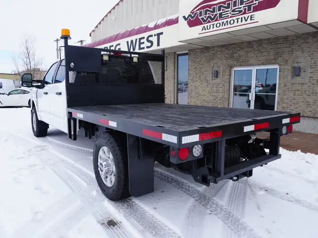 2023 Ford F-350 Godzilla 7.3 L | FLAT DECK | XLT Premium - Photo 11