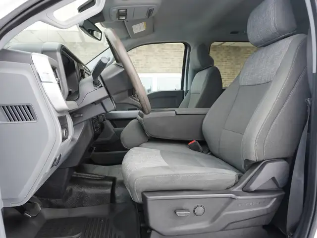 2023 Ford F-350 Godzilla 7.3 L | FLAT DECK | XLT Premium - Photo 20