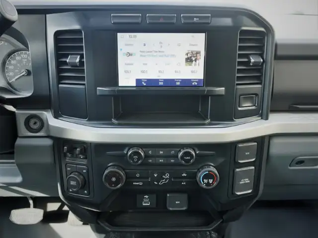 2023 Ford F-350 Godzilla 7.3 L | FLAT DECK | XLT Premium - Photo 23