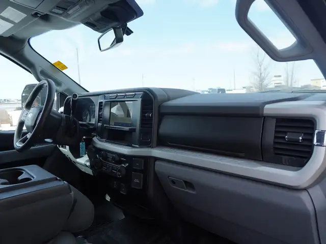 2023 Ford F-350 Godzilla 7.3 L | FLAT DECK | XLT Premium - Photo 27