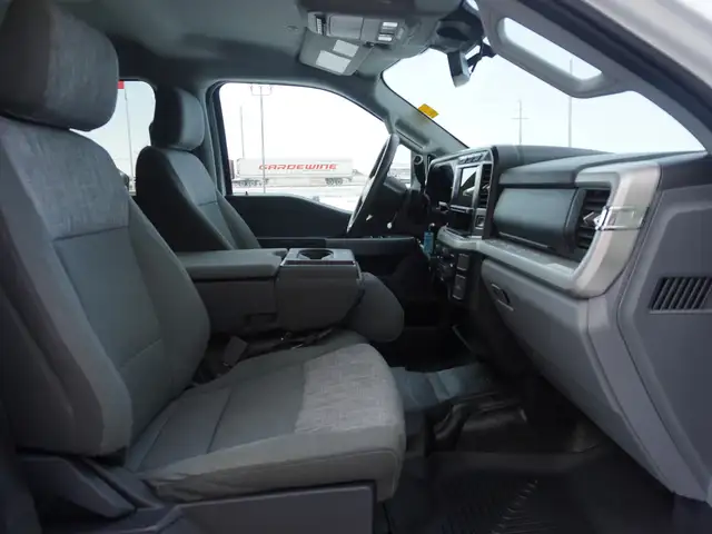 2023 Ford F-350 Godzilla 7.3 L | FLAT DECK | XLT Premium - Photo 28