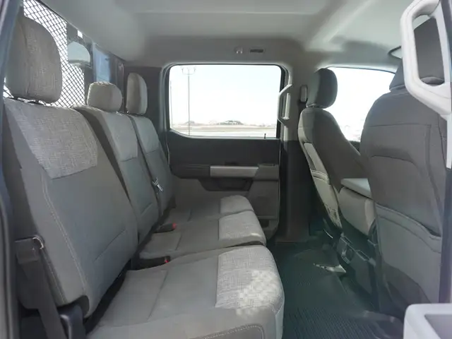 2023 Ford F-350 Godzilla 7.3 L | FLAT DECK | XLT Premium - Photo 30