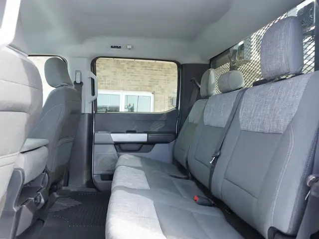 2023 Ford F-350 Godzilla 7.3 L | FLAT DECK | XLT Premium - Photo 33