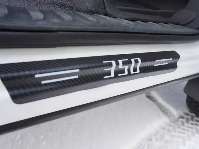 2023 Ford F-350 Godzilla 7.3 L | FLAT DECK | XLT Premium - Photo 35