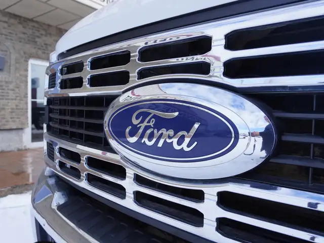 2023 Ford F-350 Godzilla 7.3 L | FLAT DECK | XLT Premium - Photo 38