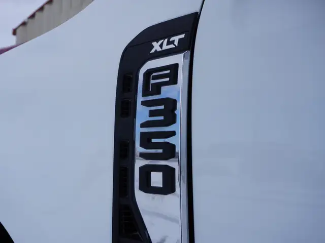 2023 Ford F-350 Godzilla 7.3 L | FLAT DECK | XLT Premium - Photo 39