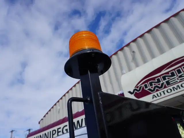 2023 Ford F-350 Godzilla 7.3 L | FLAT DECK | XLT Premium - Photo 40