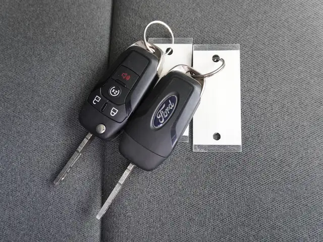 2023 Ford F-350 Godzilla 7.3 L | FLAT DECK | XLT Premium - Photo 42