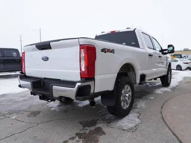 2023 Ford F-350 PREMIUM GODZILLA 7.3L V8 XLT 4x4 - Photo 11