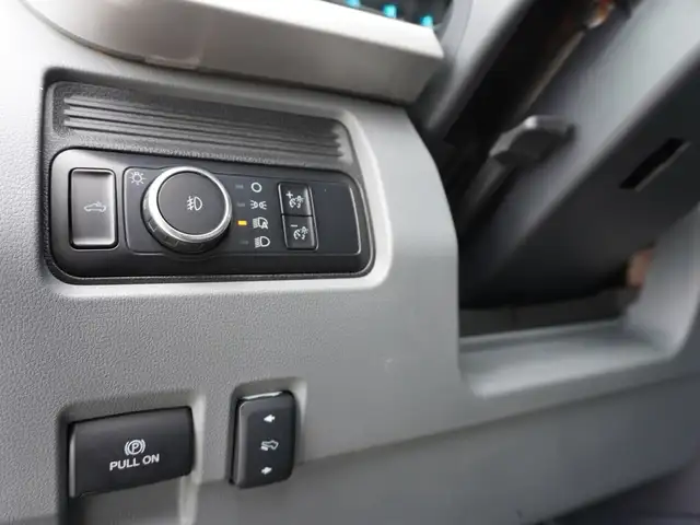 2023 Ford F-350 PREMIUM GODZILLA 7.3L V8 XLT 4x4 - Photo 17