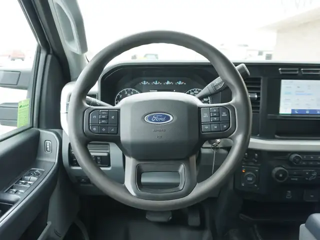 2023 Ford F-350 PREMIUM GODZILLA 7.3L V8 XLT 4x4 - Photo 19
