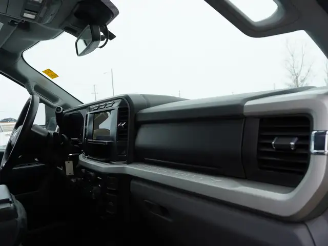 2023 Ford F-350 PREMIUM GODZILLA 7.3L V8 XLT 4x4 - Photo 29