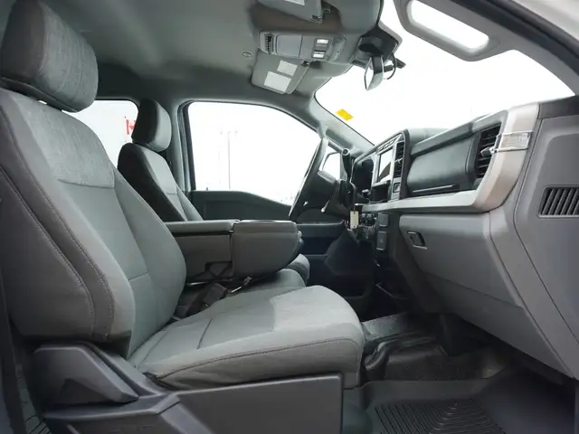 2023 Ford F-350 PREMIUM GODZILLA 7.3L V8 XLT 4x4 - Photo 30