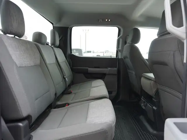 2023 Ford F-350 PREMIUM GODZILLA 7.3L V8 XLT 4x4 - Photo 32