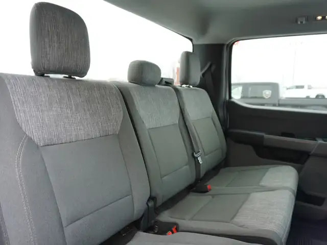 2023 Ford F-350 PREMIUM GODZILLA 7.3L V8 XLT 4x4 - Photo 33